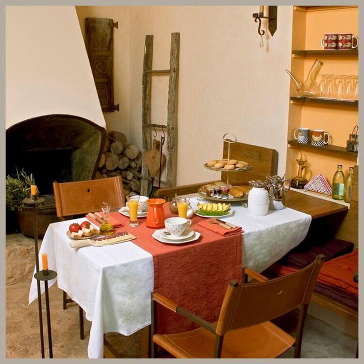 Hostal Alodia Alquézar Habitación foto